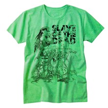 yonpoより発売された松本次郎Tシャツ「SLAVE of the DEAD」。写真はアップルグリーン。