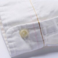 「劇場版 魔法少女まどか☆マギカ［新編］ 叛逆の物語 ボタンダウンシャツ『マミ＆なぎさVer.』」。(c)Magica Quartet／Aniplex・Madoka Movie Project Rebellion