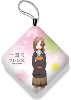 「一週間フレンズ。」の「ぷにぷにうで枕」。写真は藤宮香織柄。(c)葉月抹茶/スクウェアエニックス・「一週間フレンズ。」製作委員会