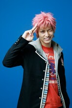 志摩廉造（前内孝文） (c)加藤和恵／集英社・舞台「青の祓魔師」製作委員会