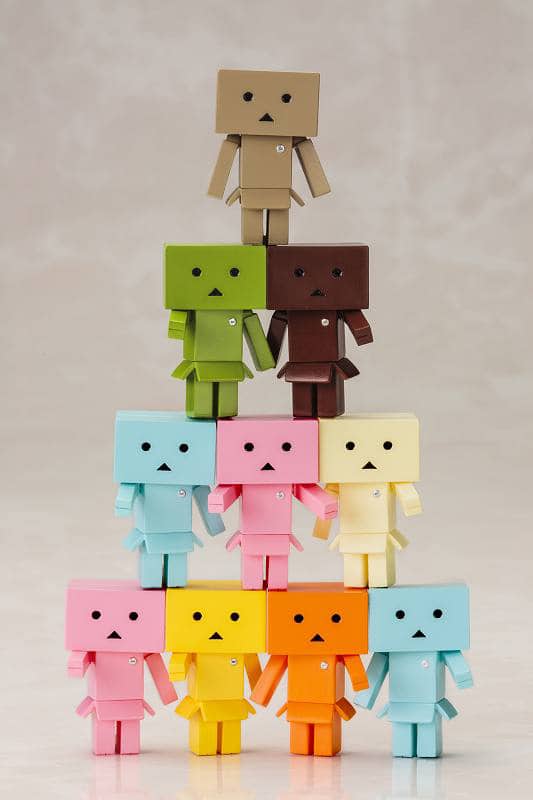 よつばと！」おいしそうな8色のダンボーフィギュア登場 - コミックナタリー