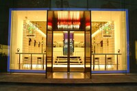 会場となるBAPEXCLUSIVE AOYAMA。