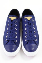 「ジョジョの奇妙な冒険×CONVERSE スペシャルコラボレーションモデル JOJOコンバース ALL STAR OX」 (c)荒木飛呂彦&LUCKY LAND COMMUNICATIONS/集英社・ジョジョの奇妙な冒険SC製作委員会