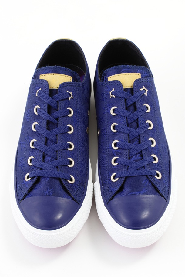 「ジョジョの奇妙な冒険×CONVERSE スペシャルコラボレーションモデル JOJOコンバース ALL STAR OX」 (c)荒木飛呂彦&LUCKY LAND COMMUNICATIONS/集英社・ジョジョの奇妙な冒険SC製作委員会