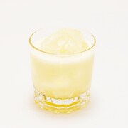 企業戦士向けに、ウコン入りでノンアルコールの「ロックカクテル」。 (c)広江礼威／サンデーG