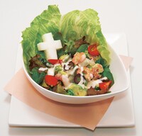 教会で栽培された野菜達をイメージした「リップオフ・チャーチ（暴力教会）の神の恵みサラダ」。 (c)広江礼威／サンデーGX