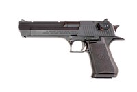 ヨランダが使っていたデザートイーグル。ちなみにラジカルレヴィちゃんも使用していた。 (c)広江礼威／サンデーGX