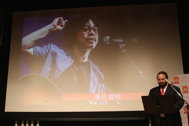 「Japan Expo」について説明するトマ・シルデ。