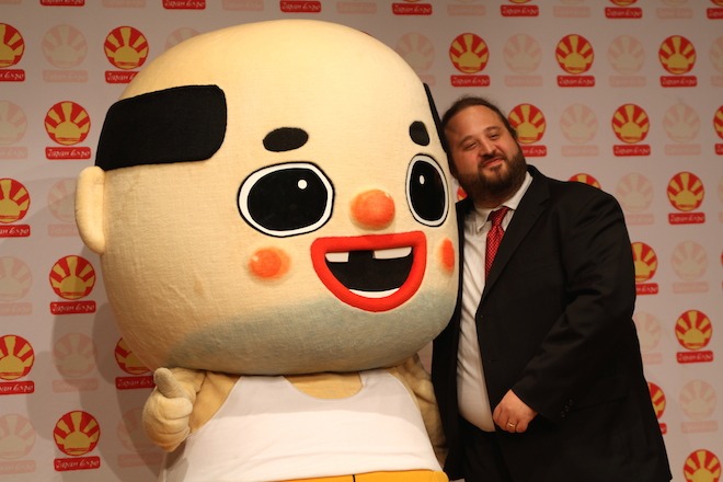 「第15回 Japan Expo」のプレス発表会に出席したちっちゃいおっさんと、トマ・シルデ。