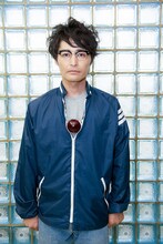 庵野ヒデアキ役の安田顕。 (c)島本和彦・小学館／「アオイホノオ」製作委員会