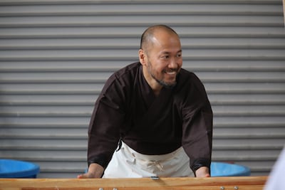 「平成長尺大紙」制作の様子。photo: 鈴木愛子