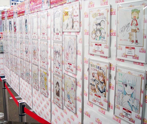 「電撃大王創刊20周年記念　ミュージアム」店内に展示されたサイン色紙。