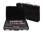 「養命酒オリジナルアタッシュケース型名刺入れ」(c)さいとう・たかを/リイド社