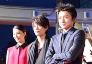 （左から）武井咲、佐藤健、藤原竜也。