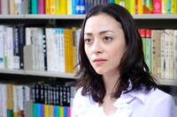 映画「娚の一生」より、美波（海江田の秘書役）。 (c)2015 西炯子・小学館／「娚の一生」製作委員会