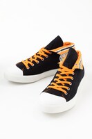 「ハイキュー!! 烏野高校ユニフォームモデルスニーカー」(c)古舘春一／集英社・「ハイキュー!!」製作委員会・MBS