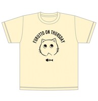 「木曜日のフルット」背中にしっぽTシャツ（ベージュ）のフロント。