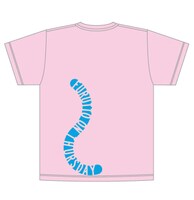 「木曜日のフルット」背中にしっぽTシャツ（ピンク）のバック。