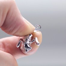 「兎」チャーム (c)御巫桃也/一迅社・カーニヴァル製作委員会