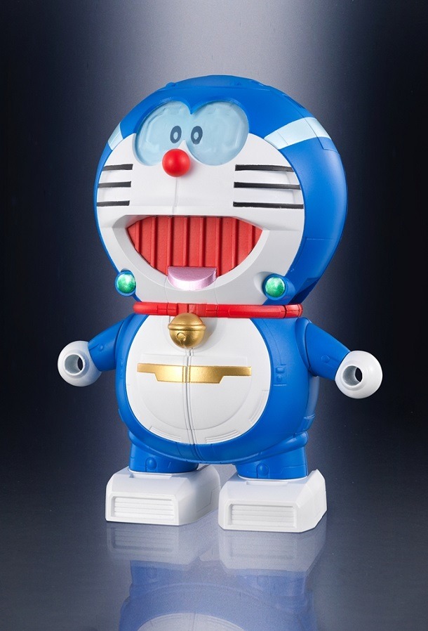 「ドラえもん」より、ドラえもんロボット。合体時にはボディになる。単体時にはベレー帽型メカとカブラペントライデントを装備可能。 (c)Fujiko Pro