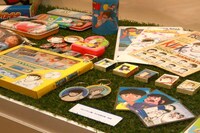 「ボールはともだち。キャプテン翼展」にて展示されるグッズ。