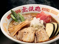 無鉄砲つけ麺無極の「真夏のゴールドペガサスカレーそば」。
