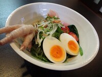 豚骨味噌ラーメン じゃぐらの「廬山バジル味噌まぜそば」。