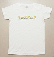 「おもちねずみ」があしらわれた、AZUMA HITOMIのTシャツ。