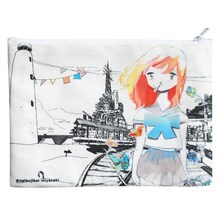 7月発売の「宮崎夏次系マチ付スクエアポーチ（変身のニュース柄）」。