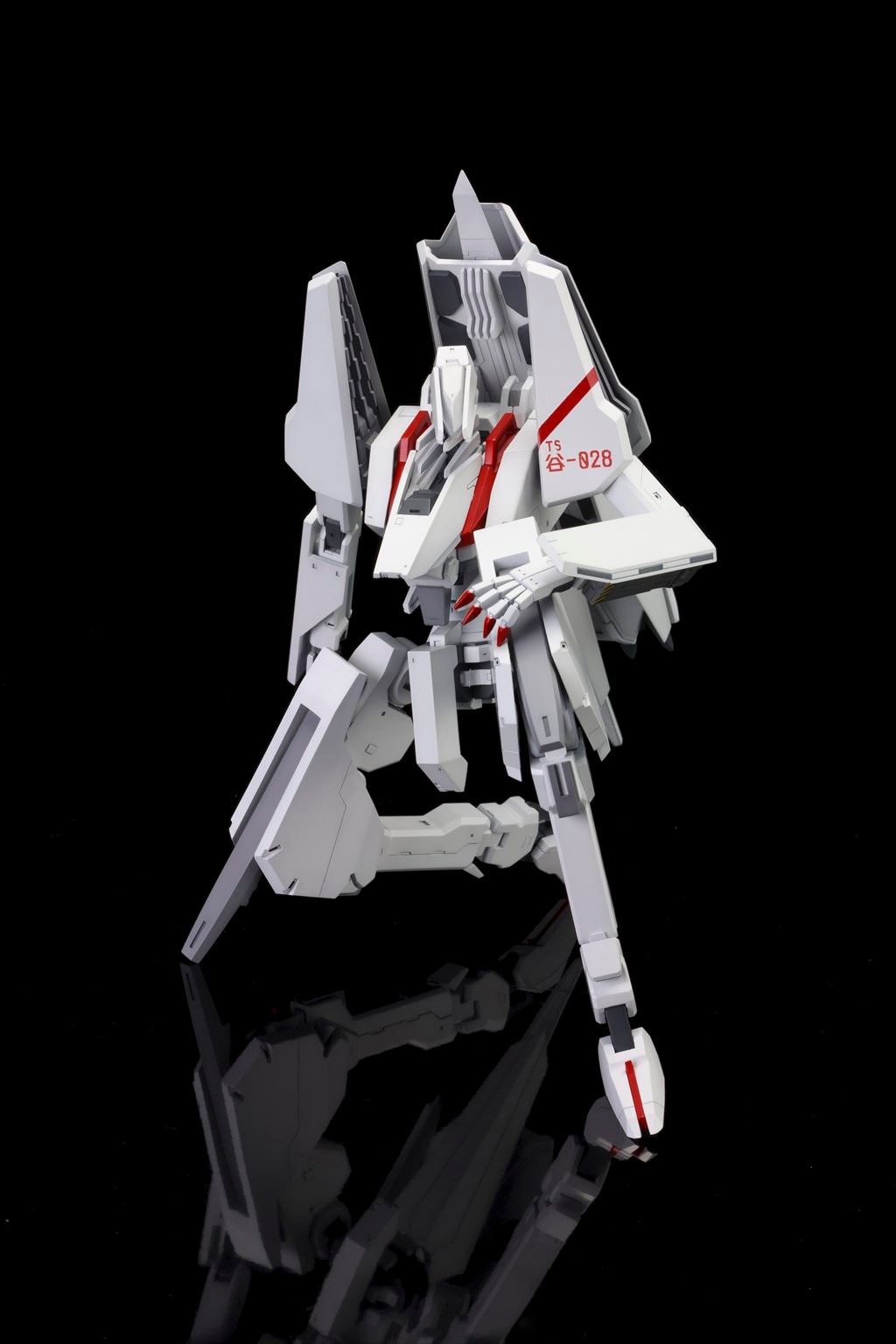 「一七式衛人 白月改 継衛 Animation Ver.」(c)弐瓶勉・講談社／東亜重工動画制作局