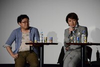 （左から）津田尚克ディレクター、小野大輔。