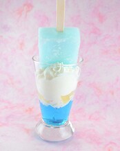 「西谷のソーダアイスパフェ」(c)古舘春一／集英社・「ハイキュー!!」製作委員会・MBS