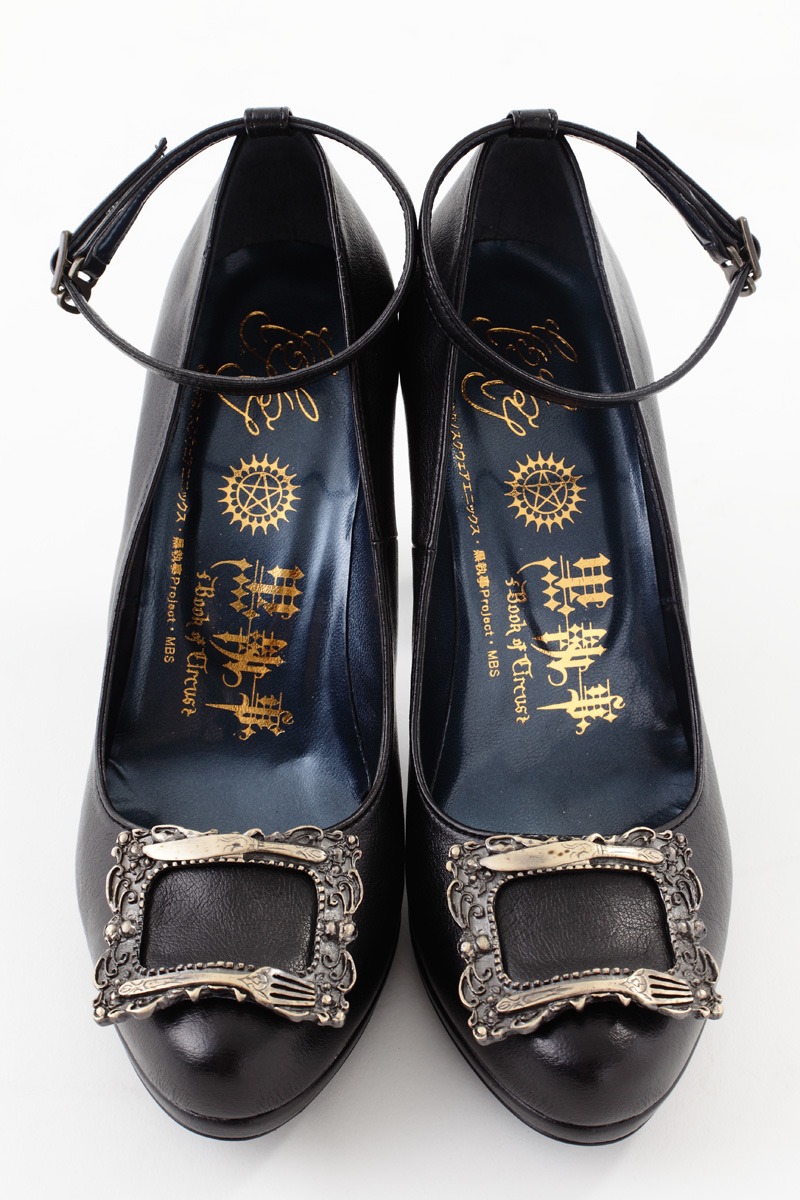 「セバスチャン・ミカエリスモデルパンプス」