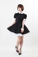 「セバスチャン・ミカエリスモデルパンプス」の着用例。