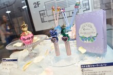 会場に展示された「セーラームーン」グッズ。