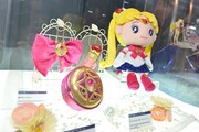 会場に展示された「セーラームーン」グッズ。