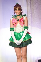 セーラージュピター役の高橋ユウ。