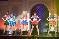 ミュージカル「美少女戦士セーラームーン ～Petite Etrangere～」のキャストによるミニライブの様子。