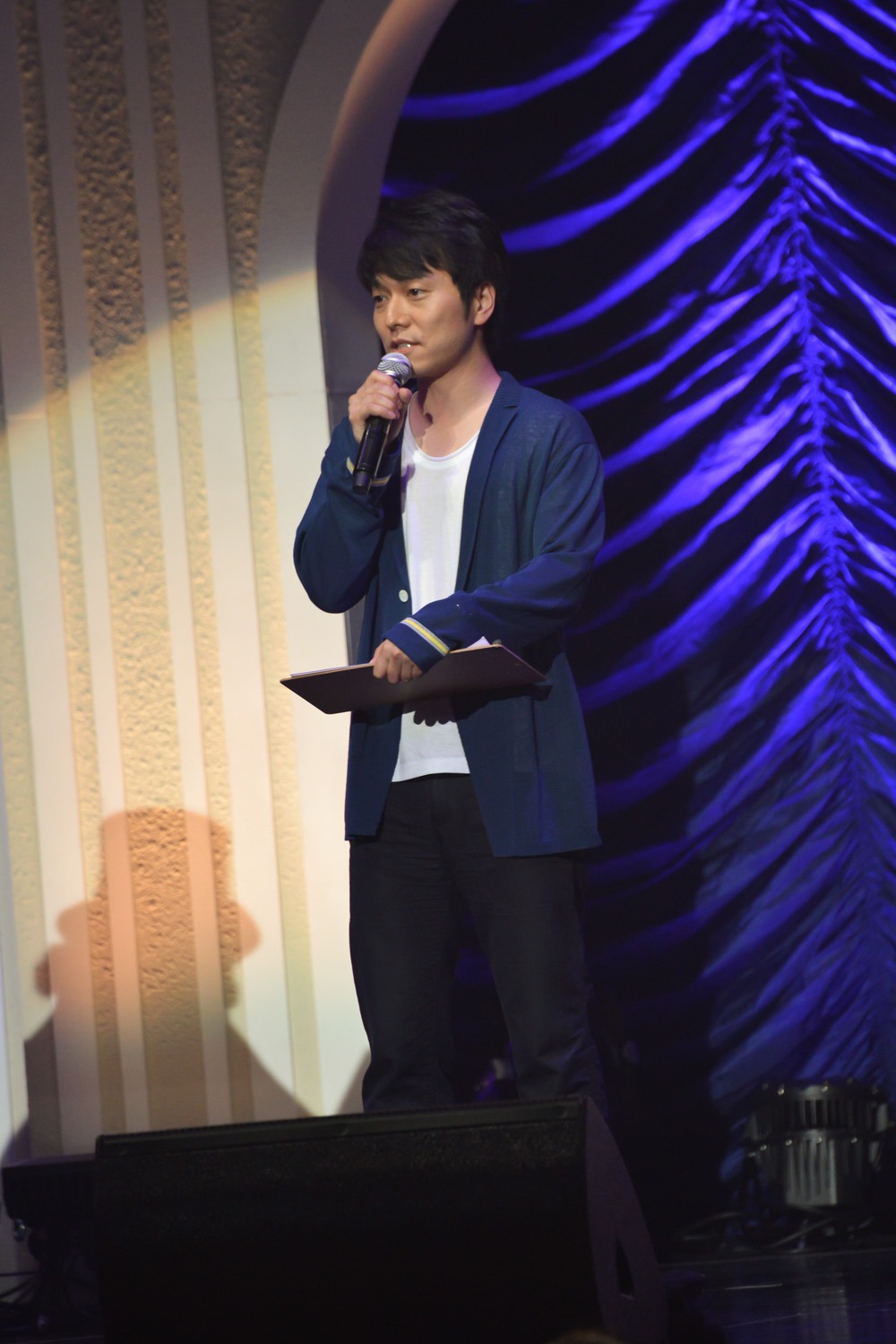 タキシード仮面役の野島健児。