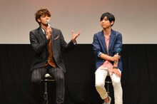 舞台挨拶の様子。左からサブロー役の宮野真守、織田信長役の梶裕貴。