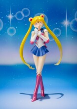 「S.H.Figuarts セーラーウラヌス」に付属するハート目パーツを、セーラームーンに使用した様子。(c) 武内直子・PNP・講談社・東映アニメーション(c) Naoko Takeuchi