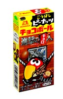 「進撃の巨人」とのコラボパッケージになっている「チョコボール」ピーナッツ。(c)諫山創・講談社／「進撃の巨人」製作委員会