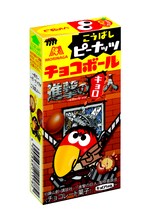 「進撃の巨人」とのコラボパッケージになっている「チョコボール」ピーナッツ。(c)諫山創・講談社／「進撃の巨人」製作委員会