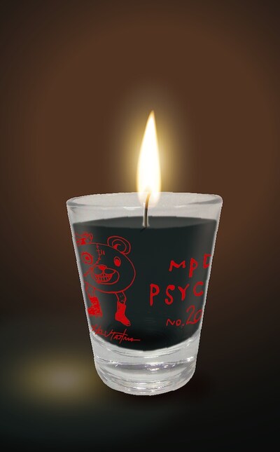 田島昭宇の描き下ろしイラストがあしらわれた「多重人格探偵サイコ」の特製グラスキャンドル。
