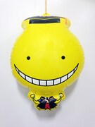 「暗殺ゲーム」に挑戦するともらえる「殺せんせーボンボンボール」。(c)松井優征／集英社・アニメ「暗殺教室」製作委員会