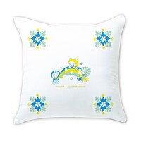 「川崎市 藤子・F・不二雄ミュージアム」の「ハワイフェア 2014」で販売されているクッション裏面。(c)Fujiko-Pro