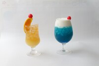 左が「トロピカルドラミティー」右が「ドラえもんブルー」(c)Fujiko-Pro