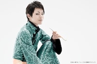 荒木宏文演じる劉。 (c)2014 枢やな／ミュージカル黒執事プロジェクト