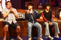 記者会見の様子。