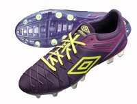 アンブロのスパイク「UX-1」のトップモデル「UX-1 PRO HG」PRO HG」。